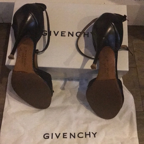 Vintage Givenchy T-strap - Picture 2 of 4